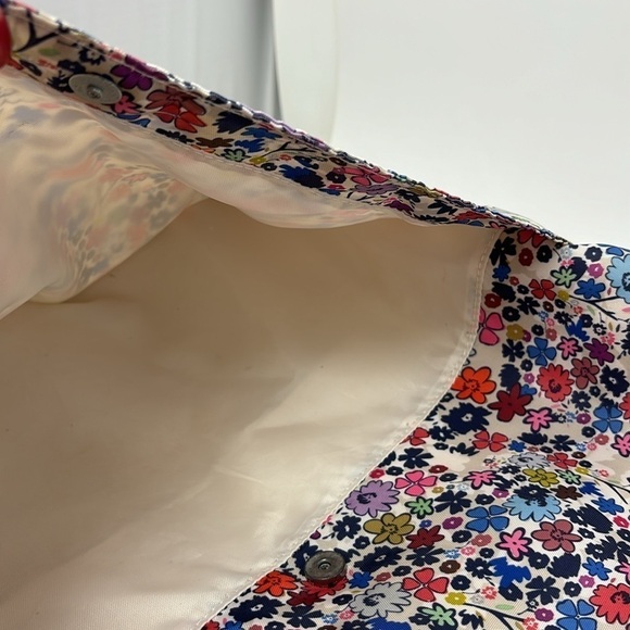 large flowered kipling bag, the bag has many compartments - Picture 9 of 11